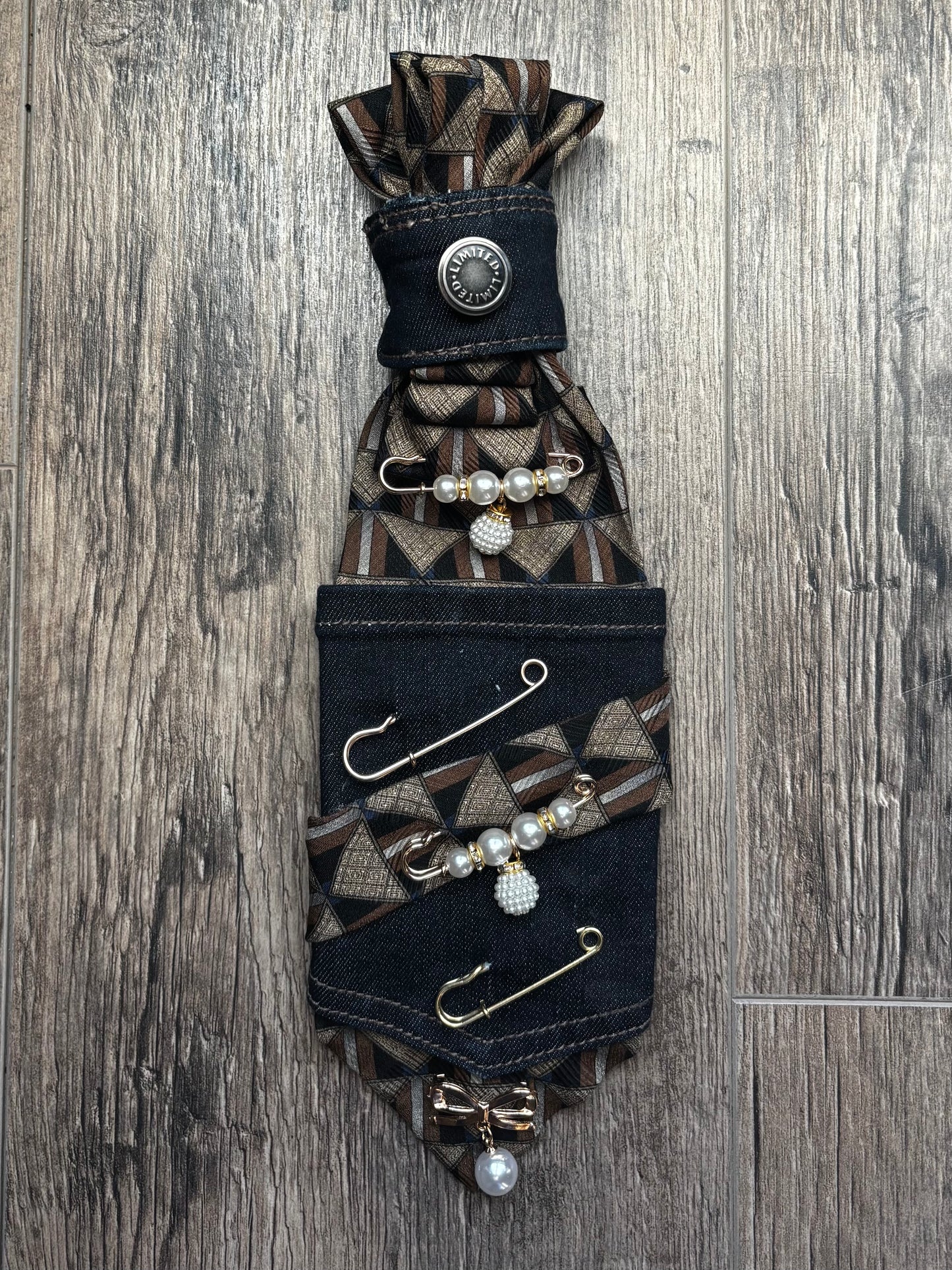 The Refined Pearl Tie