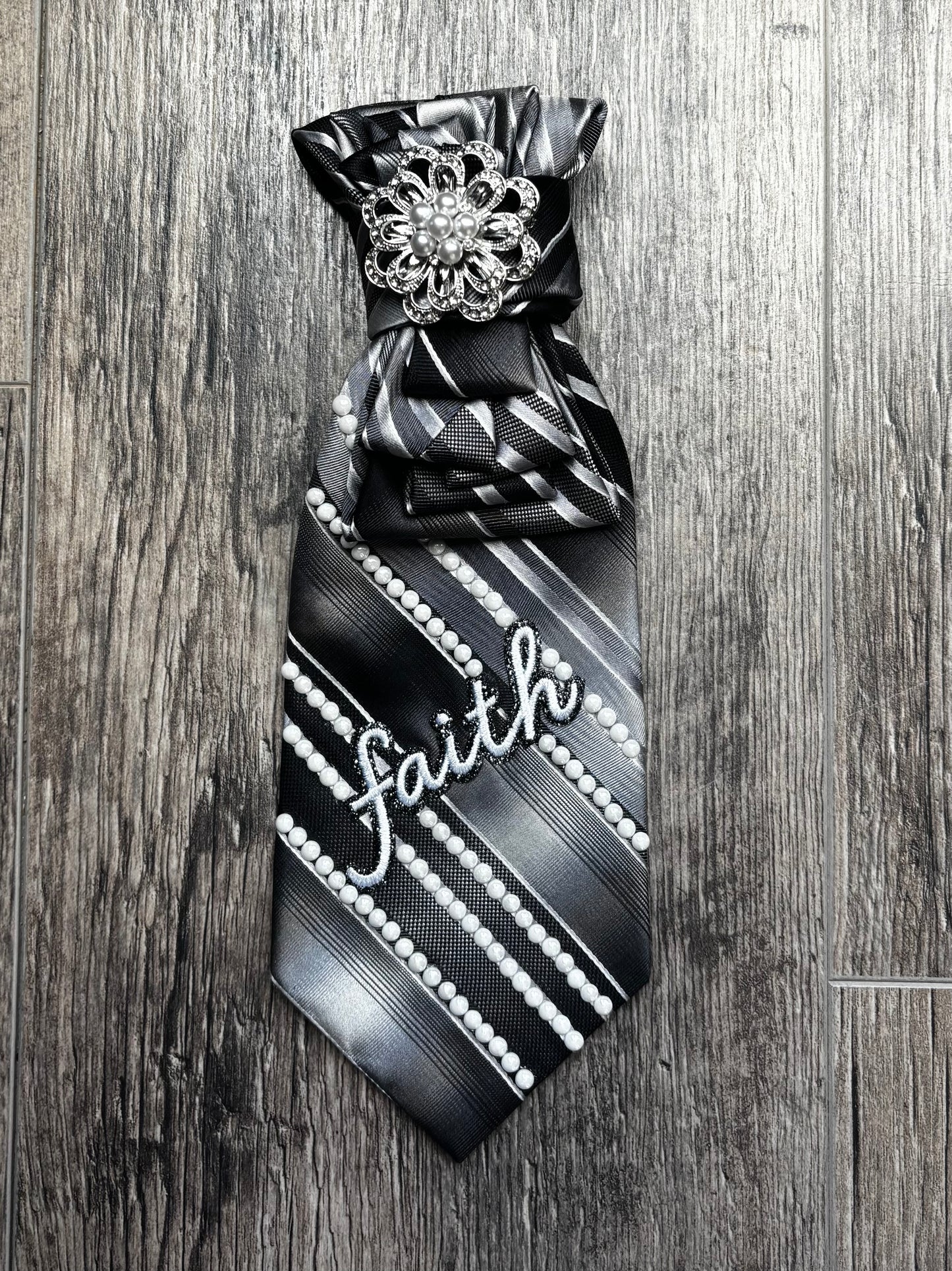 The Pearl Faith Tie